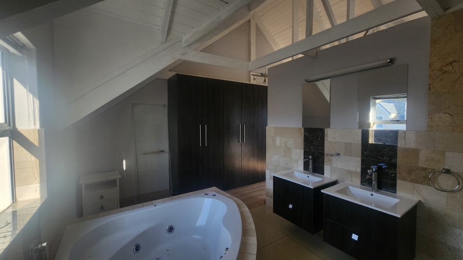To Let 4 Bedroom Property for Rent in Westcliff Western Cape